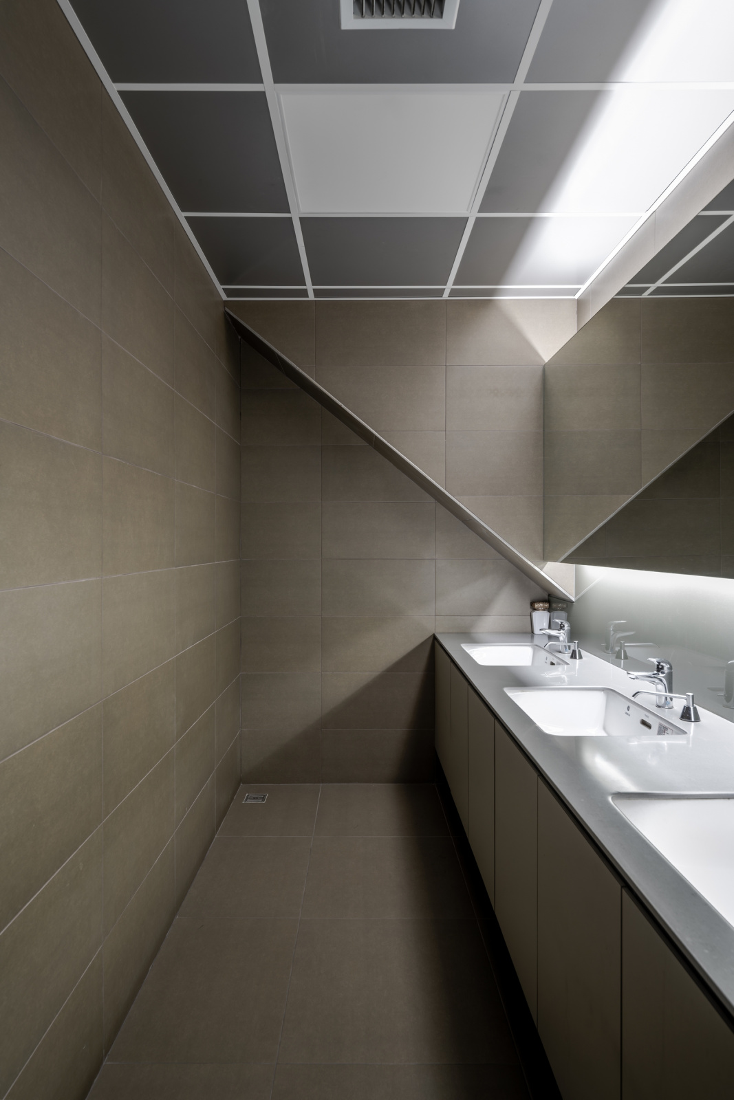 嘉里大榮物流重新站新建工程