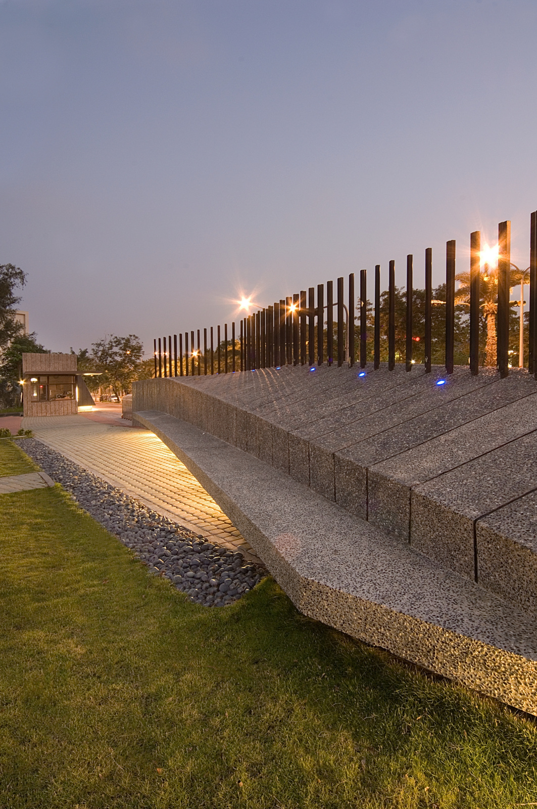 高雄醫學大學同盟路校門