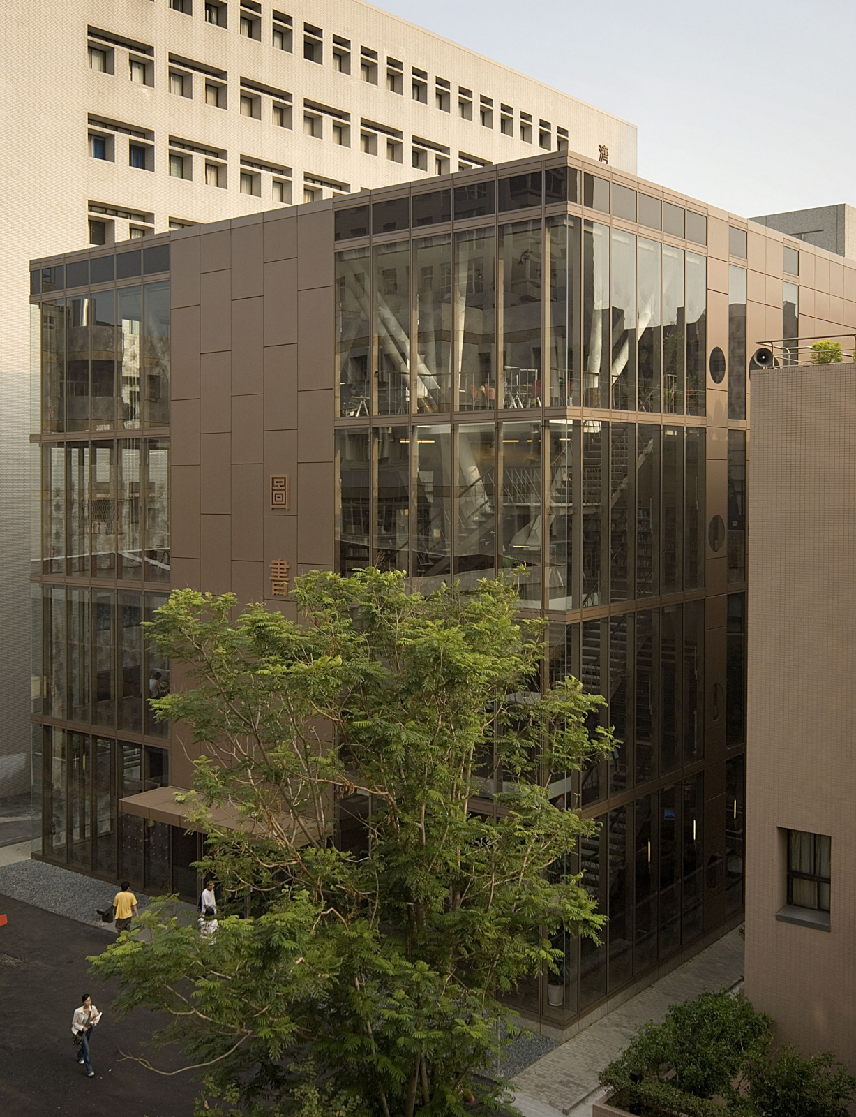 高雄醫學大學圖書館二館新建工程